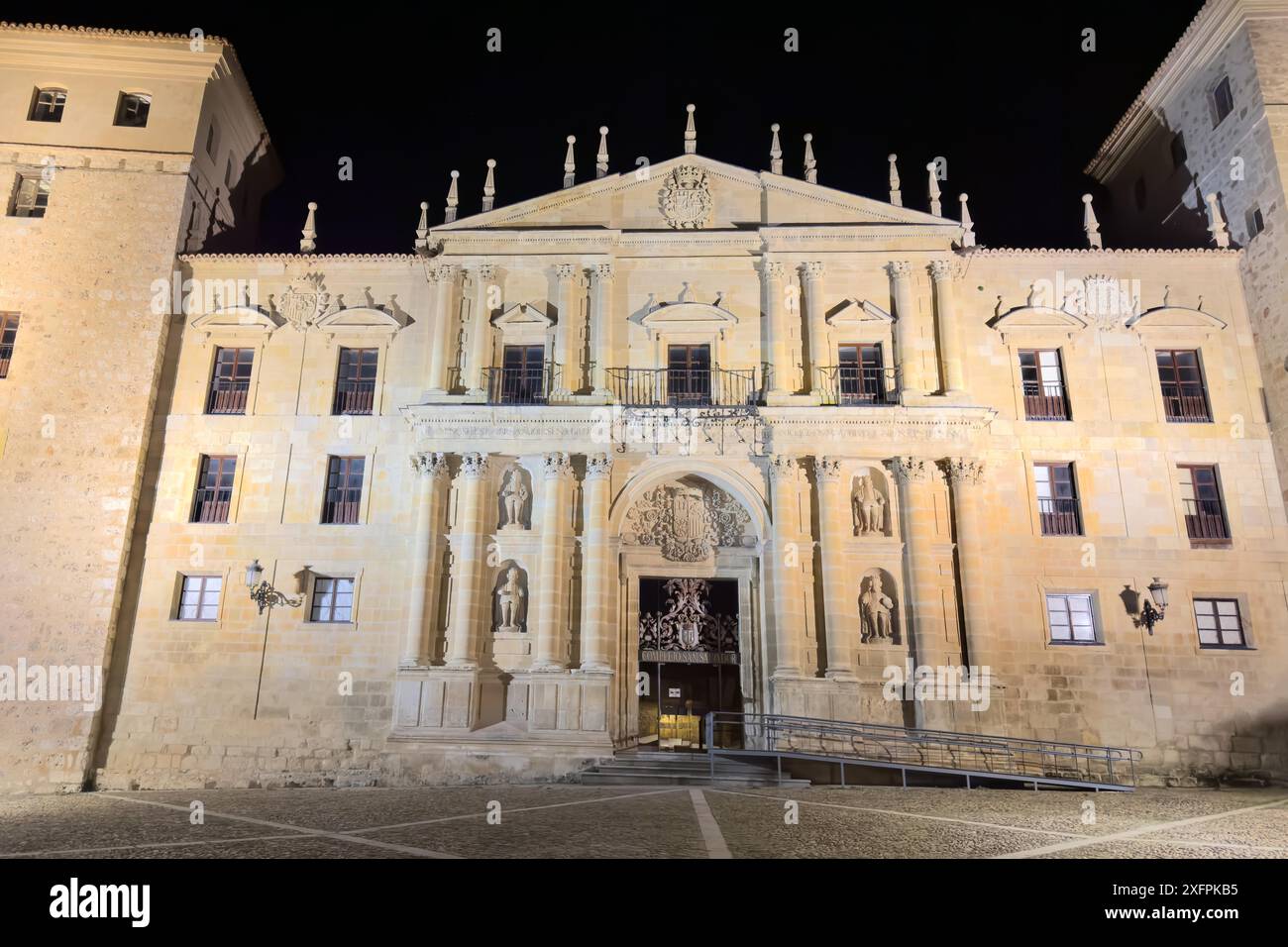 Monastère bénédictin de San Salvador de Ona à Burgos. Styles roman, gothique et mudéjar. Photographie de haute qualité Banque D'Images