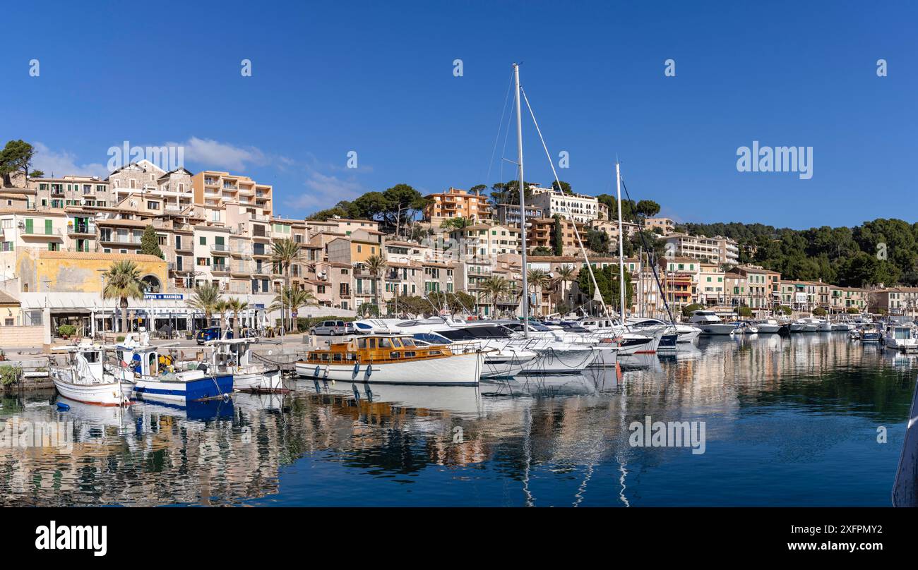 Bateaux traditionnels devant le quartier de Santa Catalina, Port de Soller, Majorque, Îles Baléares, Espagne Banque D'Images