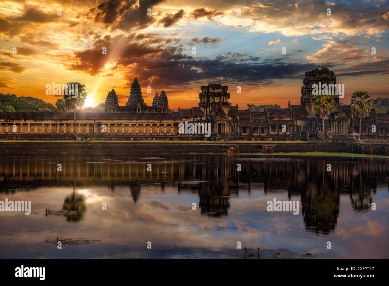 Temple d'Angkor Wat avec réflexion de piscine Banque D'Images
