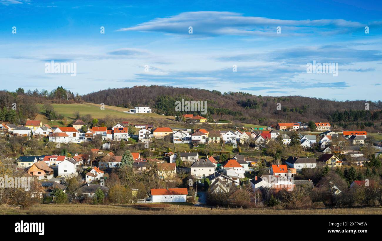 Village de Ritzing Burgenland avec nuages de l'après-midi dans le ciel Banque D'Images