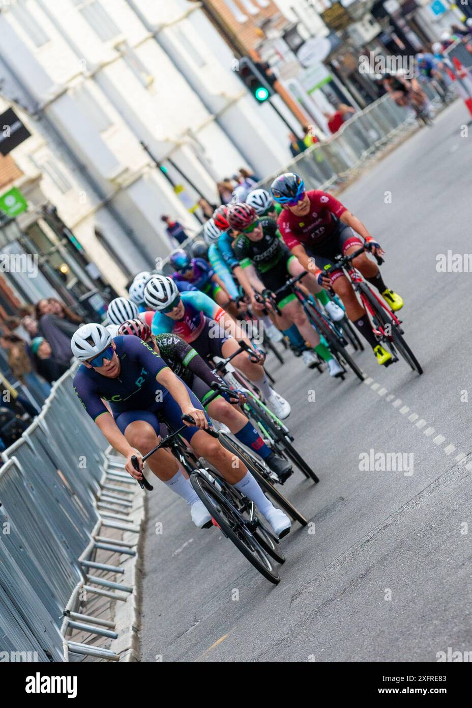 Le Col RT rider Emily Proud tire le long Turn devant le vainqueur éventuel Eilidh Shaw Guildford Crits, Angleterre, 3 juillet 2024, Credit:Chris Wallis/ Banque D'Images
