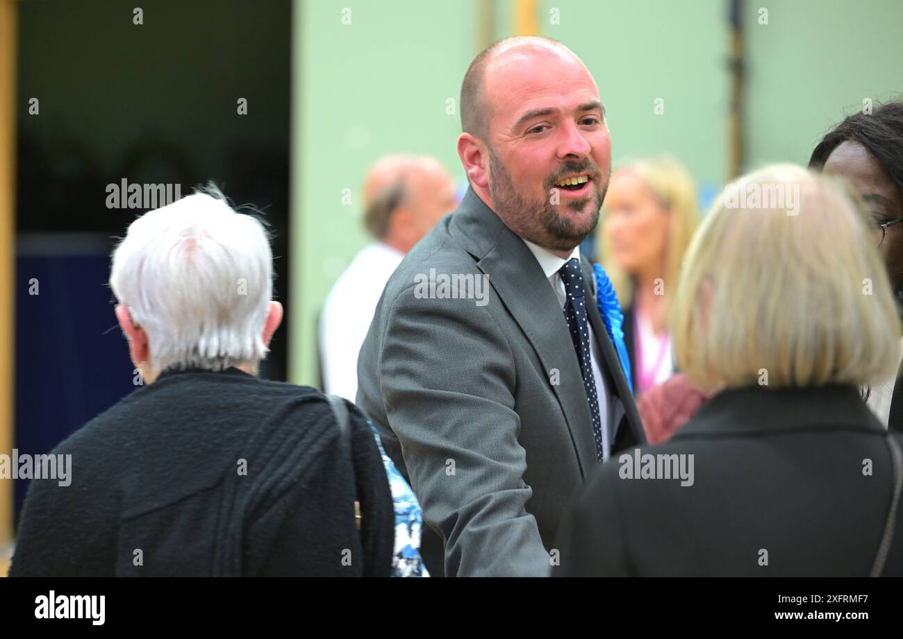 Basildon Essex, Royaume-Uni. 5 juillet 2024. Richard Holden Parti conservateur devient député de Basildon et Billericay. Les élections générales pour Basildon et Billericay, au Basildon Sporting Village Essex Credit : MARTIN DALTON/Alamy Live News Banque D'Images