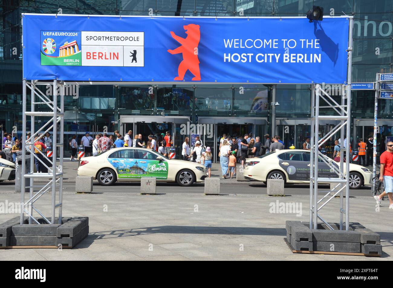 Berlin, Allemagne - 29 juin 2024 - UEFA EURO2024 devant la gare principale de Berlin. (Photo de Markku Rainer Peltonen) Banque D'Images