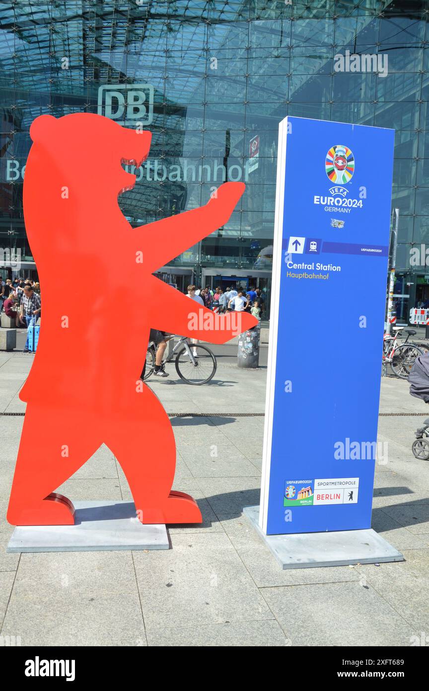 Berlin, Allemagne - 29 juin 2024 - UEFA EURO2024 devant la gare principale de Berlin. (Photo de Markku Rainer Peltonen) Banque D'Images
