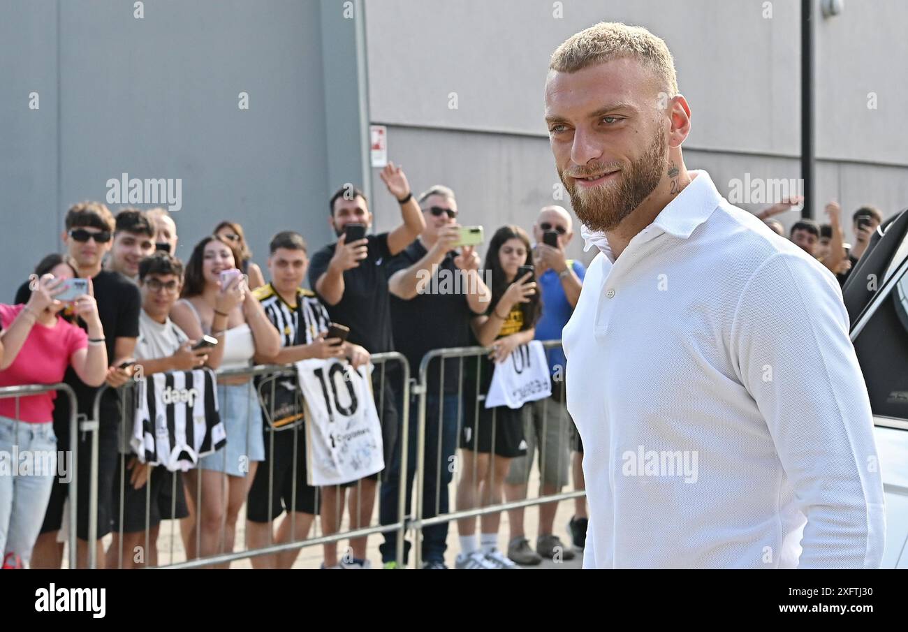 5 juillet 2024, Turin : le gardien Michele Di Gregorio de la New Juventus arrive au J Medical à Turin, en Italie. , . ANSA/ ALESSANDRO di MARCO (crédit image : © ANSA via crédit : Zuma Press/Alamy Live News Banque D'Images