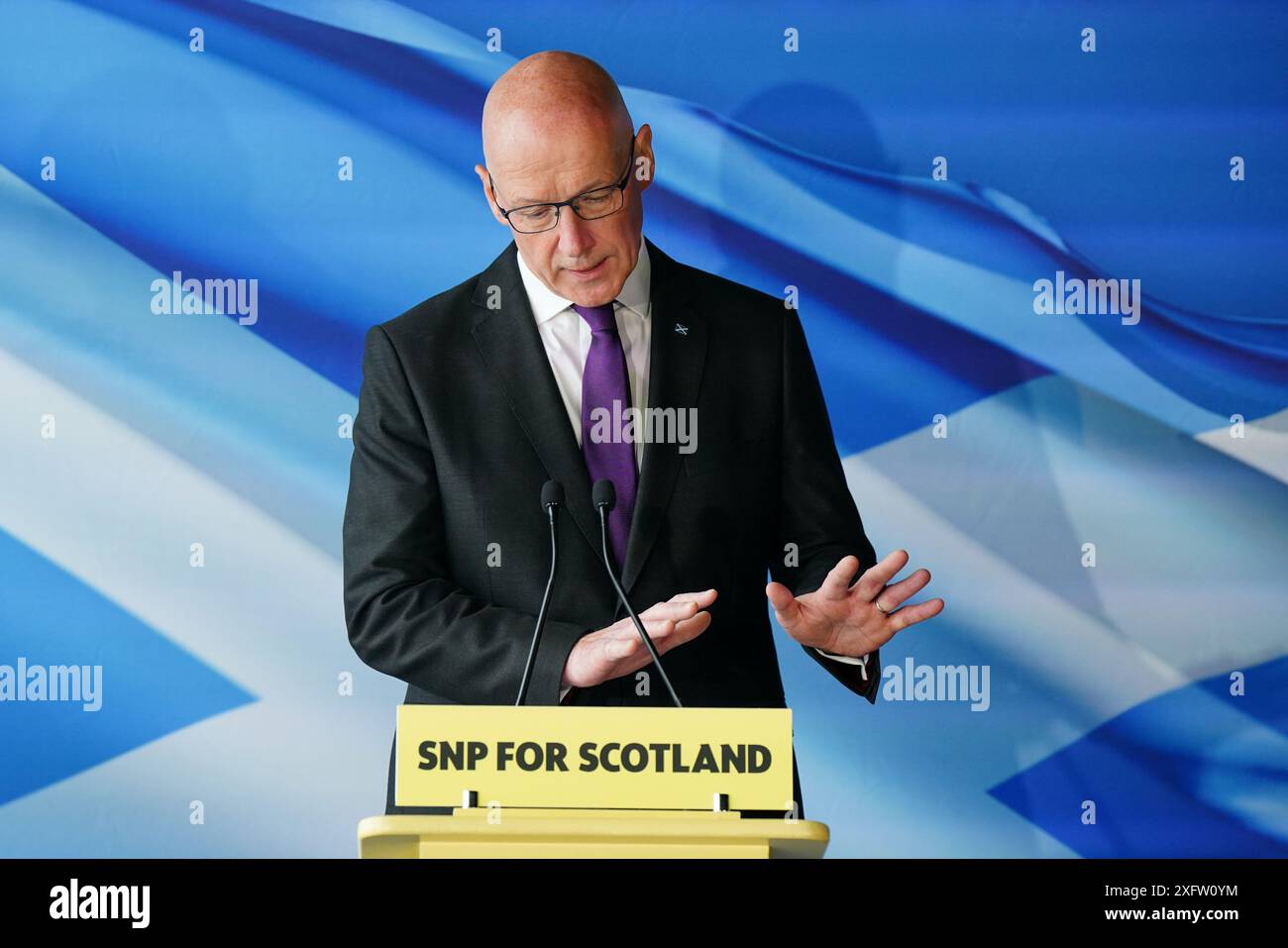 Le premier ministre écossais John Swinney s'adressant aux médias à la distillerie Port of Leith à Édimbourg, à la suite de la victoire écrasante du Parti travailliste aux élections générales. Date de la photo : vendredi 5 juillet 2024. Banque D'Images