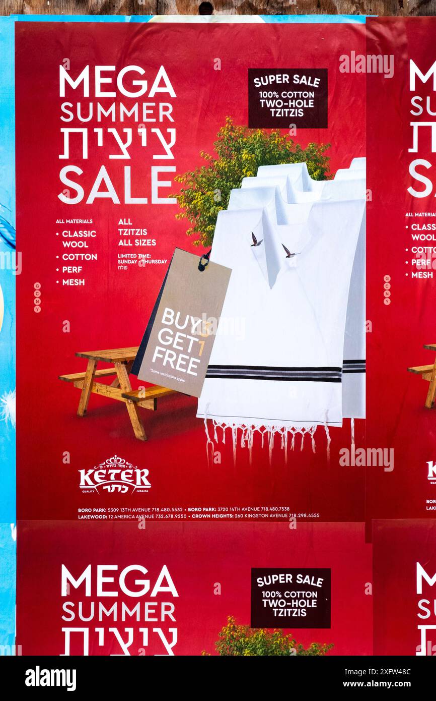 Une pancarte à Williamsburg pour une méga vente estivale sur tzitzit, le vêtement frangé porté par les hommes juifs orthodoxes pour rappeler à être fidèle. À Brooklyn, NY. Banque D'Images
