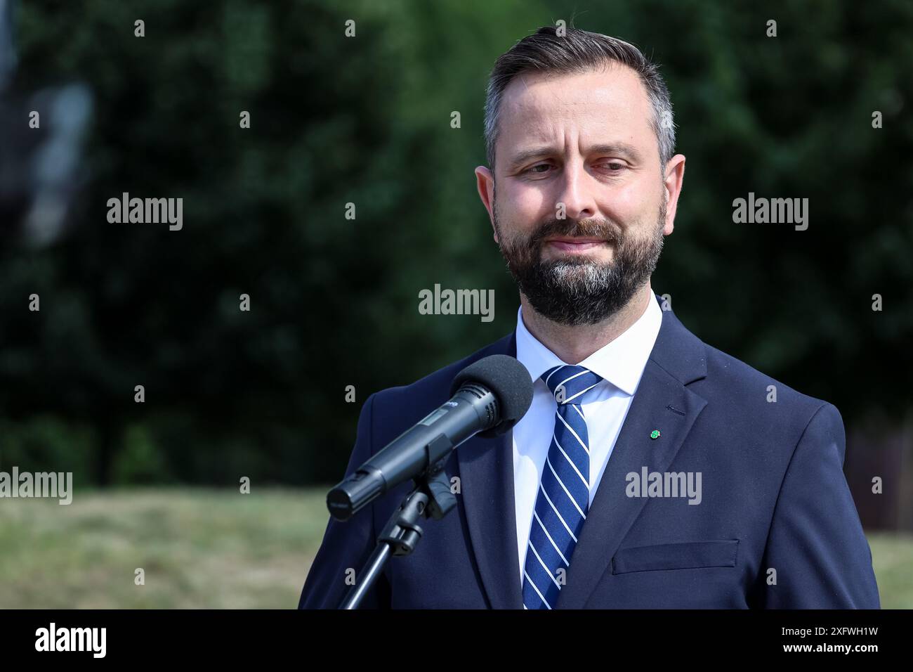 Le ministre de la Défense nationale et vice-premier ministre, Wladyslaw Kosiniak-Kamysz, prend la parole lors de la cérémonie d'ouverture de la mission du groupement tactique de l'UE dans le 6e bataillon logistique à Cracovie. Le devoir dans le groupement tactique de l'UE est une réponse à la sécurité géopolitique, le groupe se compose de forces spéciales en attente prêtes pour des missions humanitaires et de maintien de la paix. La brigade aéroportée polonaise 6 forme le noyau principal du groupe. Crédit : Dominika Zarzycka/Alamy Live News Banque D'Images