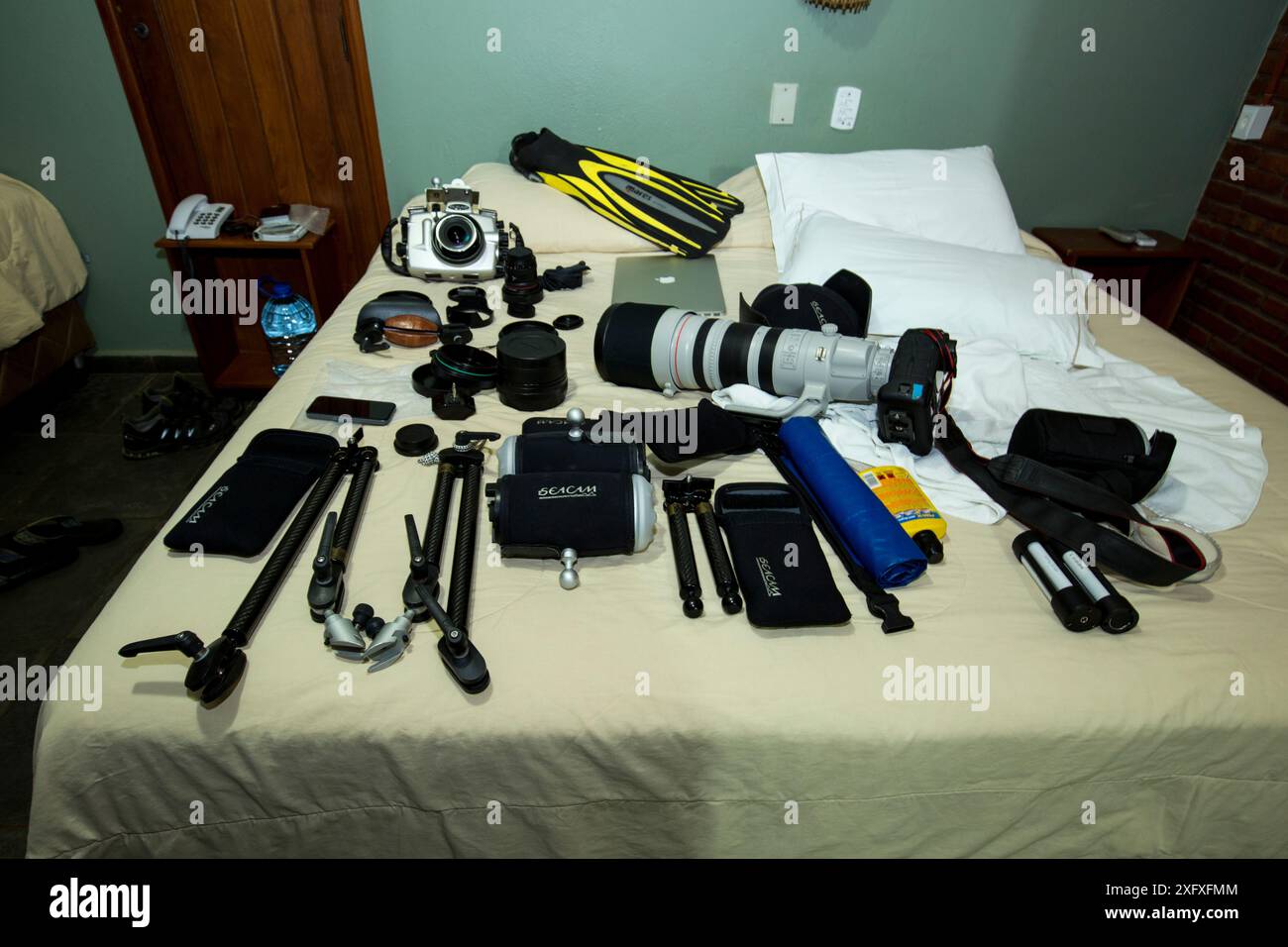 Engrenages de caméra et boîtier sous-marin et accessoires à utiliser dans cette expédition, Bonito, Mato Grosso do Sul, Brésil Banque D'Images