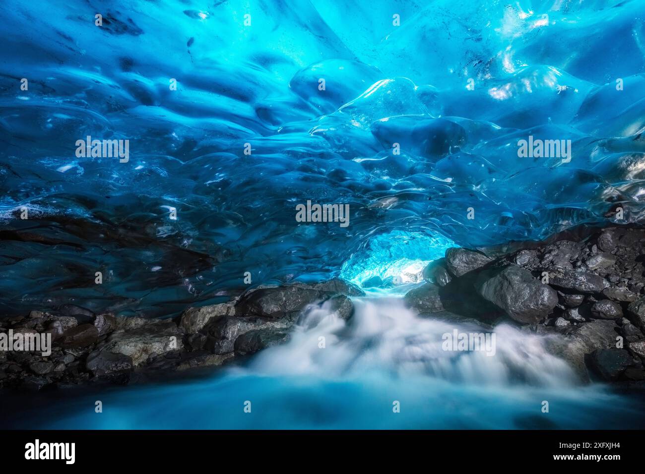 Grotte de glace cascade, glacier Vatnajokull, Islande. Mars 2017 Banque D'Images