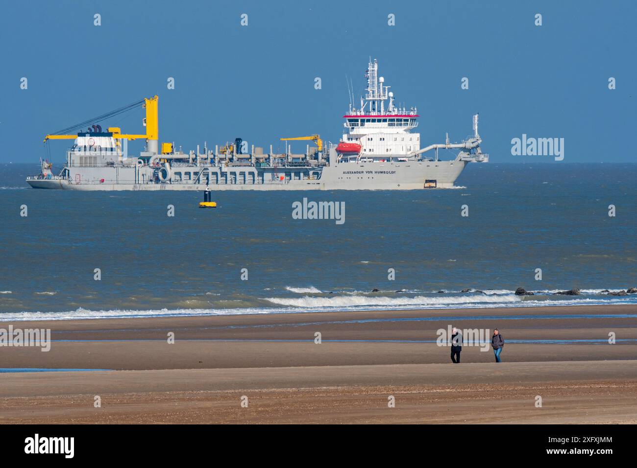 Dragueur à trémie traînante Alexander von Humboldt de Dredging and Marine Works Jan de nul au travail le long de la côte de la mer du Nord, Belgique, 2018 Banque D'Images