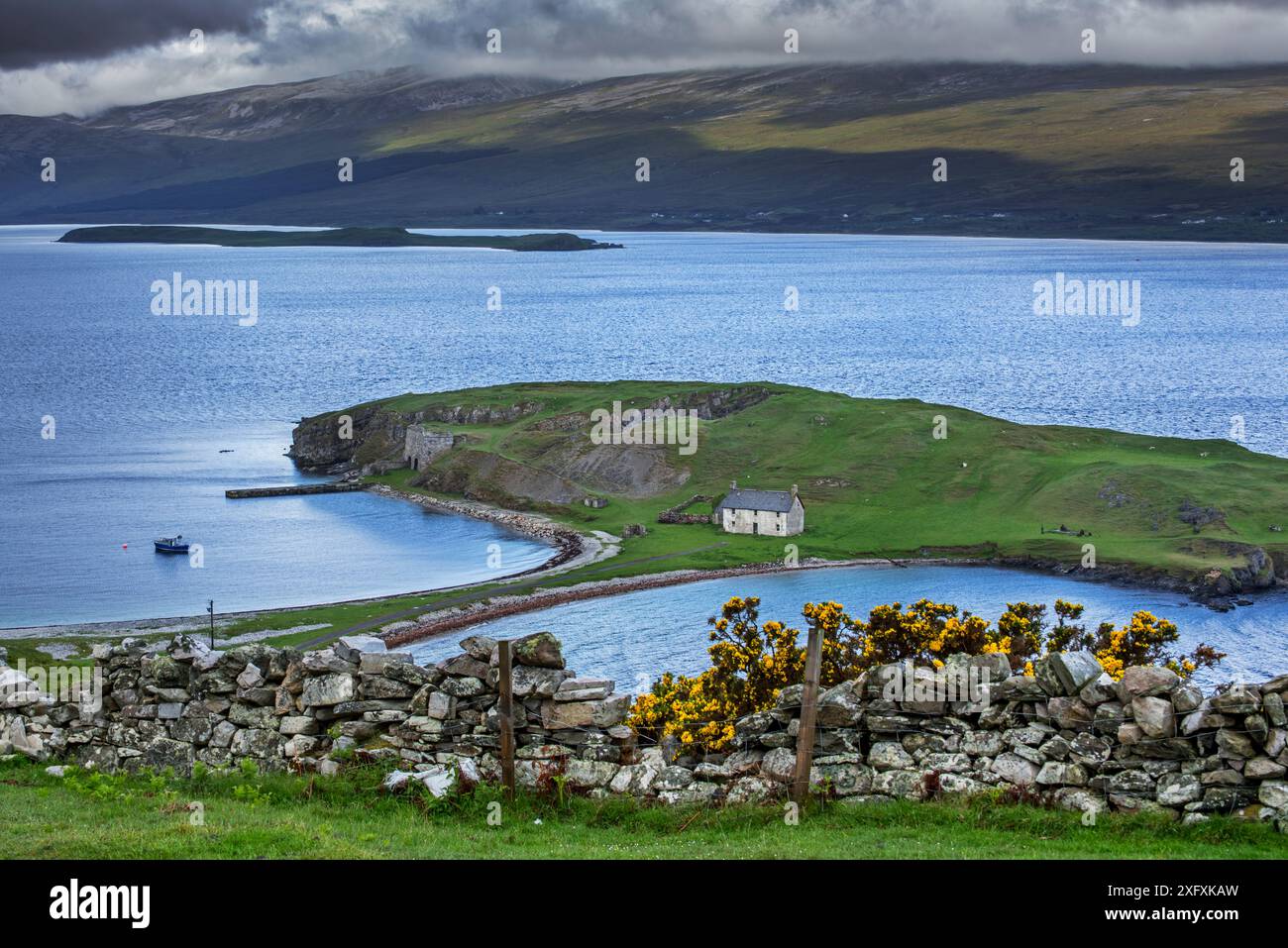 L'ancien Ferry House et les fours à chaux à Ard Neakie dans le Loch Eriboll, Highlands écossais, Sutherland, Écosse, Royaume-Uni, mai 2017 Banque D'Images