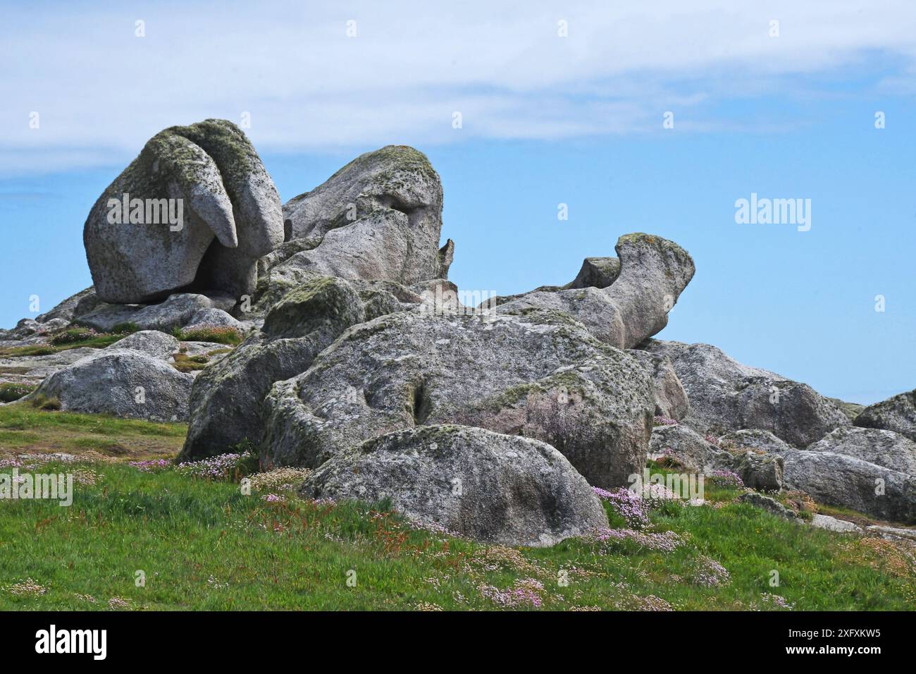 Le vent, la pluie et la mer ont érodé des roches de granit sur Penninis Head, St Mary's, îles Scilly, Royaume-Uni Banque D'Images