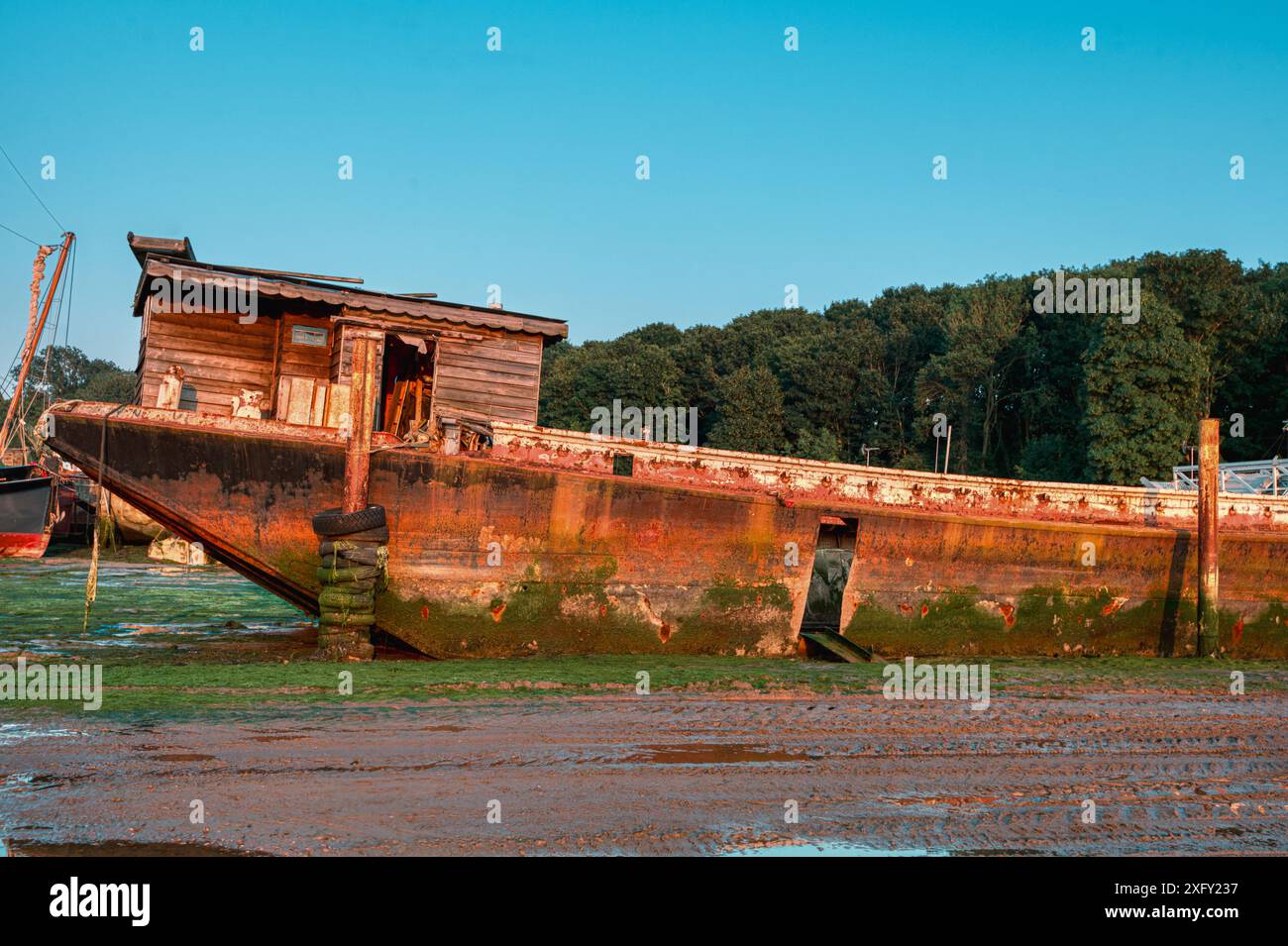 Rouille sur le dur à PIN Mill, sur la rivière Orwell, près d'Ipswich, Suffolk, Angleterre, Royaume-Uni Banque D'Images