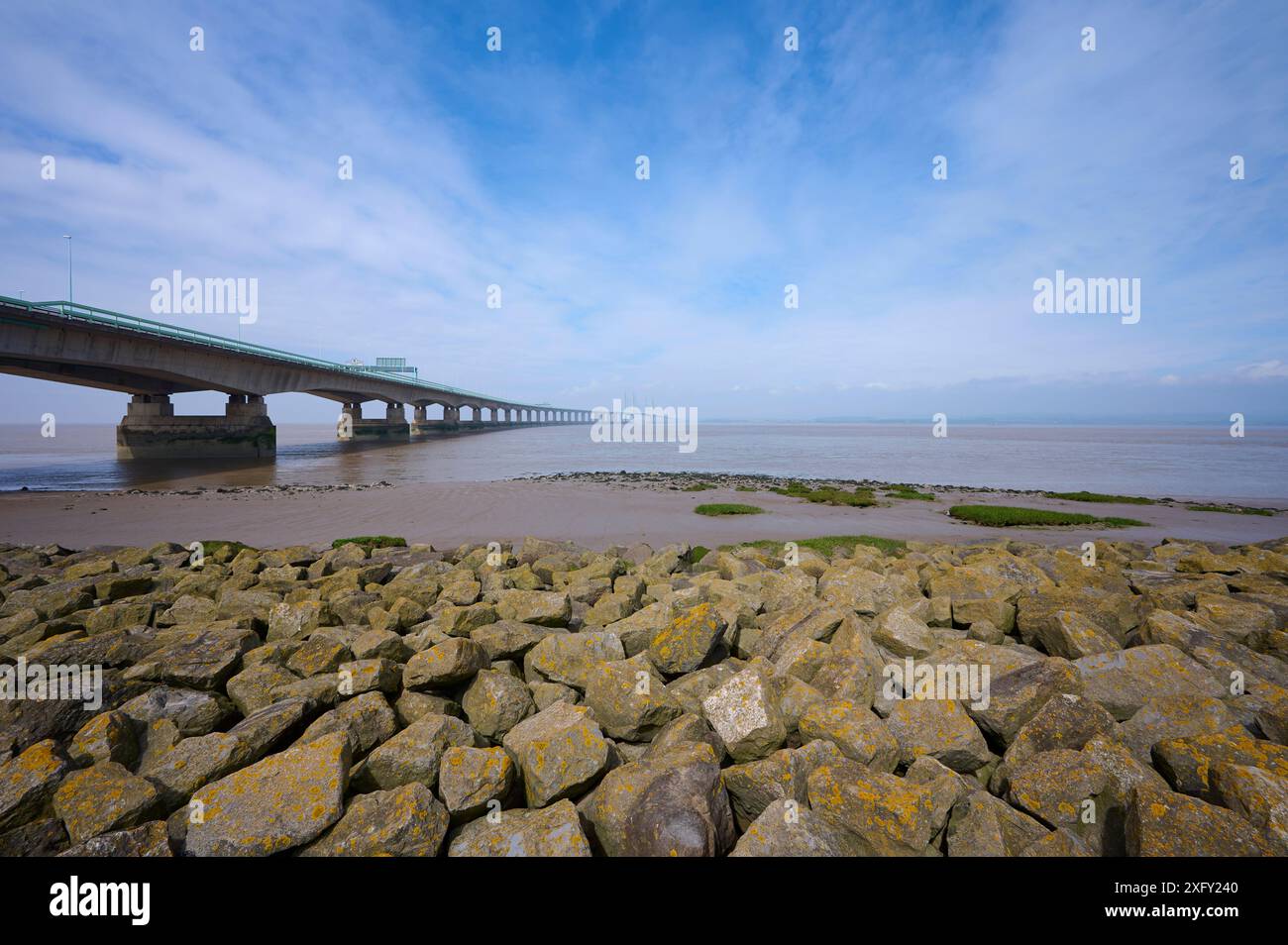 Stone, River Bank, M4 Highway, Princ of Wales Bridge, River Severn, Angleterre, pays de Galles, Bristol, Angleterre, Royaume-Uni Banque D'Images