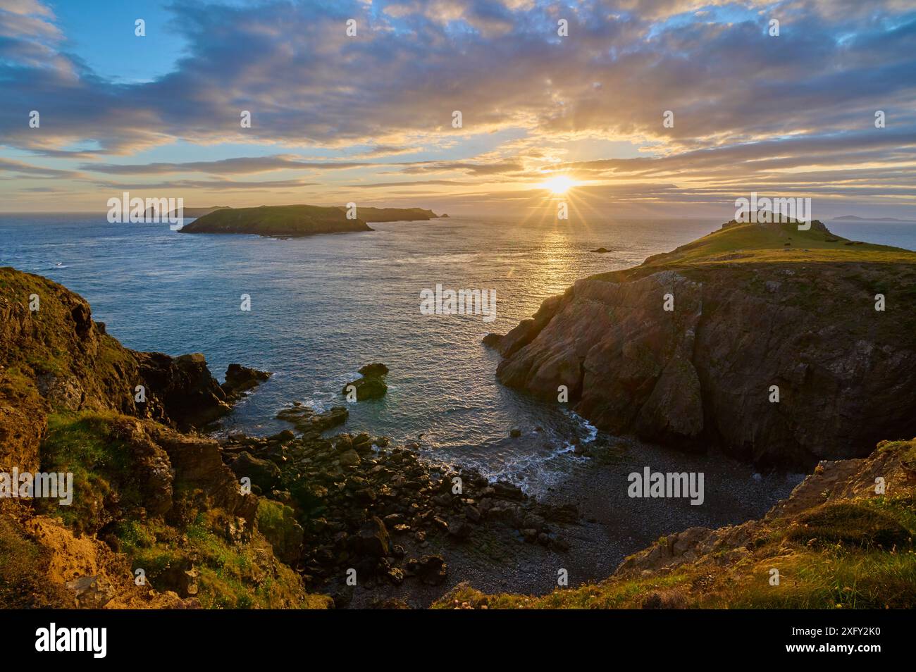 Côte, Îles, mer, ciel, coucher de soleil, Summer, Skomer Island, Martin's Haven, Pembrokeshire Coast Path, Haverfordwest, pays de Galles, Royaume-Uni Banque D'Images