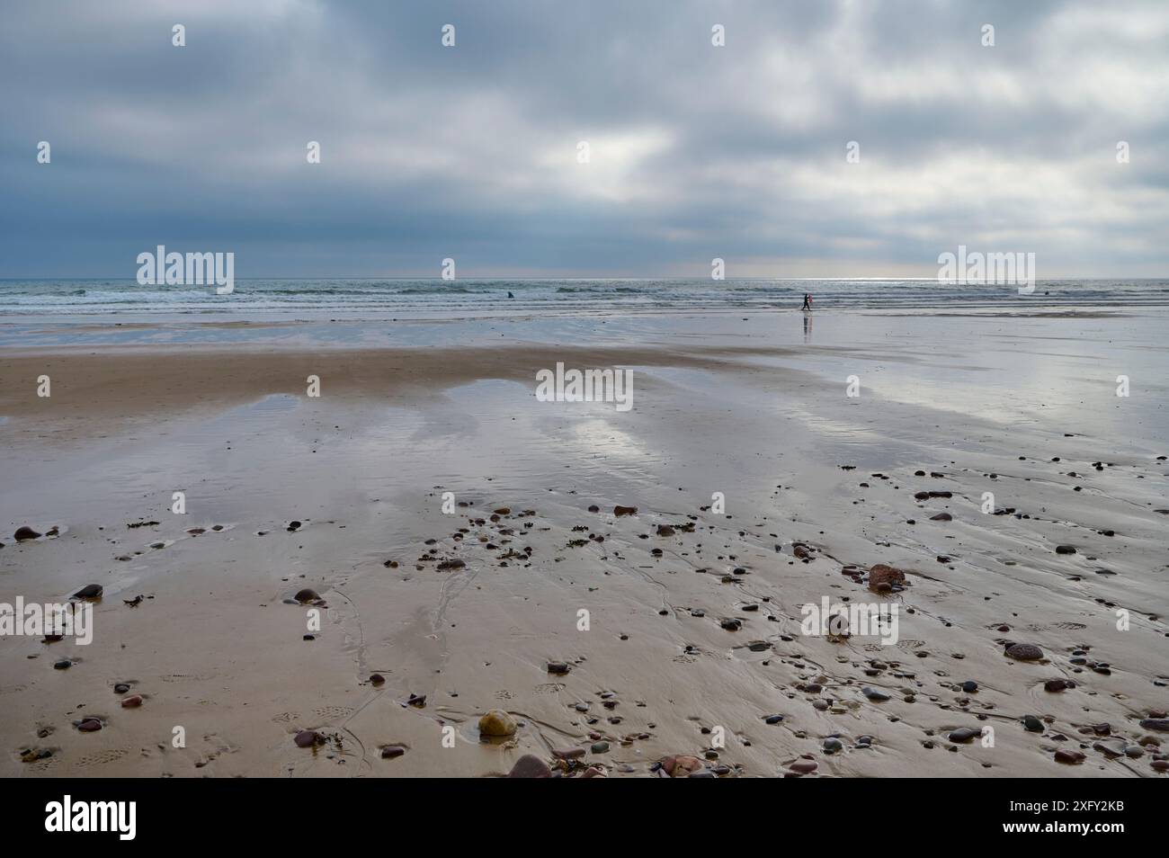 Plage sable, ciel, nuages, soirée, été, Rhossili Bay Beach, Swansea, Gower, pays de Galles, Royaume-Uni Banque D'Images