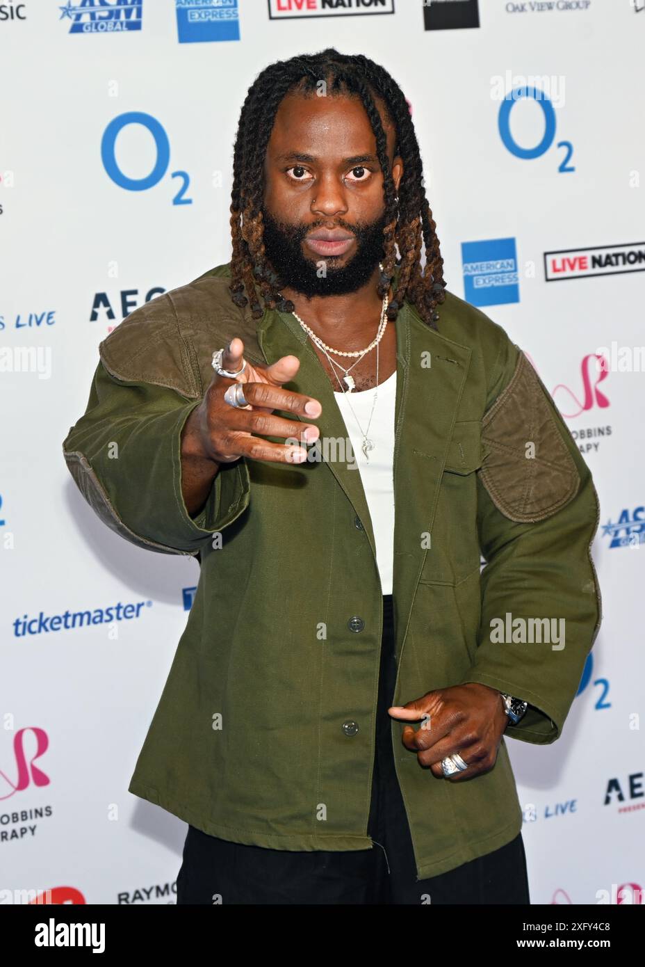 LONDRES, ANGLETERRE : 5 juillet 2024 : Kayus Bankole de Young Pathers participe aux Nordoff et Robbins O2 Silver clefs Awards 2024 est un événement annuel prestigieux organisé par la plus grande association caritative de musicothérapie du Royaume-Uni Nordoff et Robbins au JW Marriott Grosvenor House, Londres, Royaume-Uni. Banque D'Images