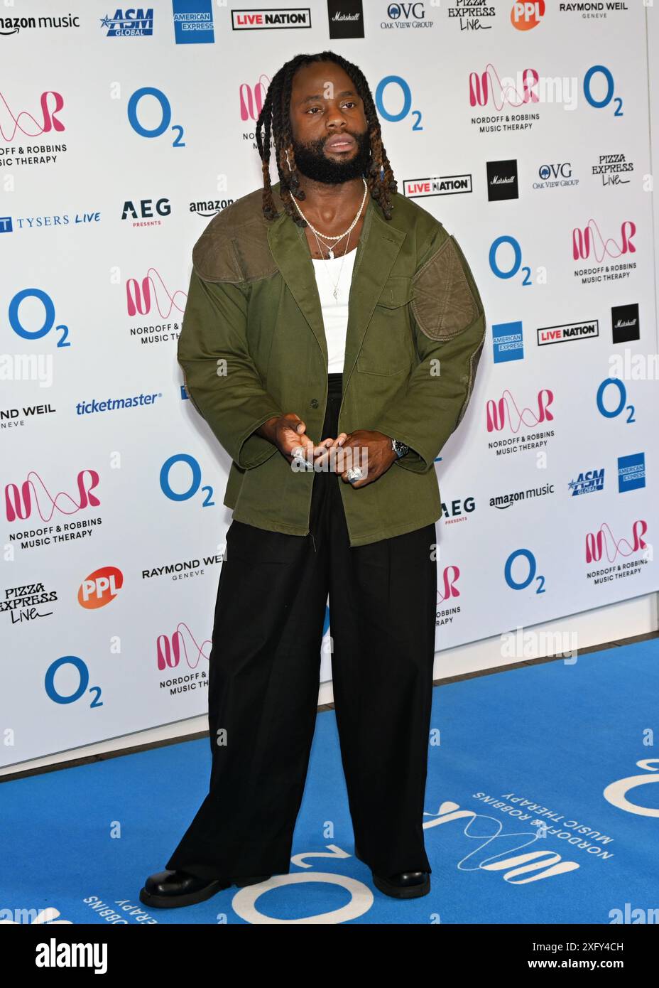 LONDRES, ANGLETERRE : 5 juillet 2024 : Kayus Bankole de Young Pathers participe aux Nordoff et Robbins O2 Silver clefs Awards 2024 est un événement annuel prestigieux organisé par la plus grande association caritative de musicothérapie du Royaume-Uni Nordoff et Robbins au JW Marriott Grosvenor House, Londres, Royaume-Uni. Banque D'Images