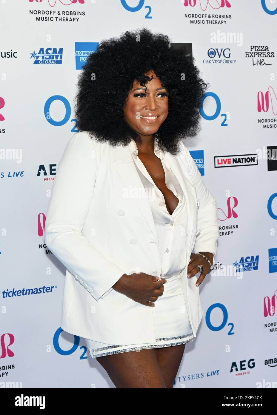 LONDRES, ANGLETERRE : 5 juillet 2024 : mica Paris participe aux Nordoff et Robbins O2 Silver clefs Awards 2024, un événement annuel prestigieux organisé par la plus grande association caritative de musicothérapie du Royaume-Uni Nordoff et Robbins au JW Marriott Grosvenor House, Londres, Royaume-Uni. Banque D'Images