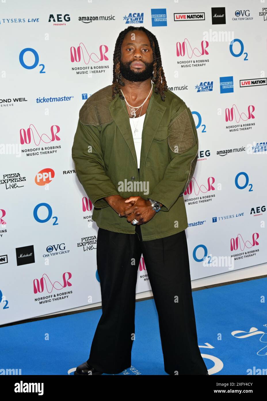 LONDRES, ANGLETERRE : 5 juillet 2024 : Kayus Bankole de Young Pathers participe aux Nordoff et Robbins O2 Silver clefs Awards 2024 est un événement annuel prestigieux organisé par la plus grande association caritative de musicothérapie du Royaume-Uni Nordoff et Robbins au JW Marriott Grosvenor House, Londres, Royaume-Uni. Banque D'Images