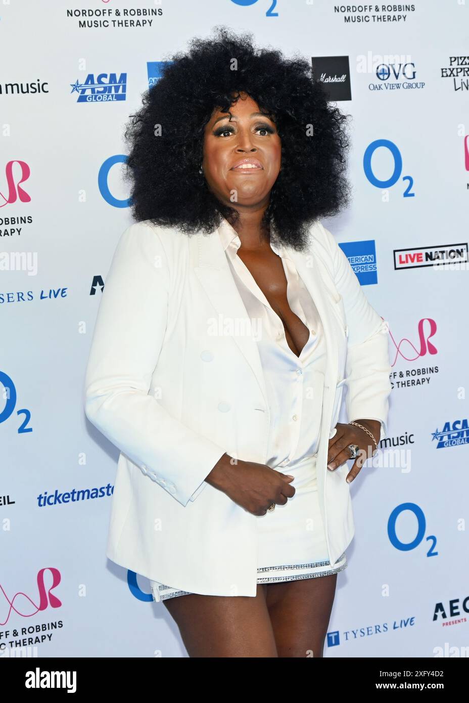 LONDRES, ANGLETERRE : 5 juillet 2024 : mica Paris participe aux Nordoff et Robbins O2 Silver clefs Awards 2024, un événement annuel prestigieux organisé par la plus grande association caritative de musicothérapie du Royaume-Uni Nordoff et Robbins au JW Marriott Grosvenor House, Londres, Royaume-Uni. Banque D'Images
