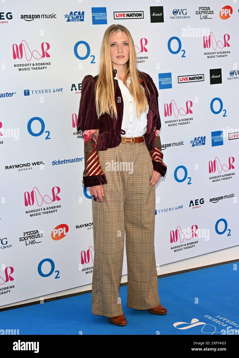 LONDRES, ANGLETERRE : 5 juillet 2024 : Poppy Lee Friar participe aux Nordoff et Robbins O2 Silver clefs Awards 2024, un événement annuel prestigieux organisé par la plus grande association caritative de musicothérapie du Royaume-Uni Nordoff et Robbins au JW Marriott Grosvenor House, Londres, Royaume-Uni. Banque D'Images