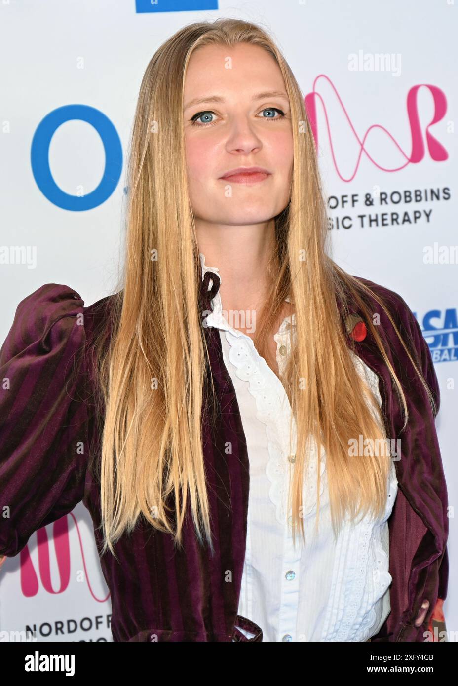 LONDRES, ANGLETERRE : 5 juillet 2024 : Poppy Lee Friar participe aux Nordoff et Robbins O2 Silver clefs Awards 2024, un événement annuel prestigieux organisé par la plus grande association caritative de musicothérapie du Royaume-Uni Nordoff et Robbins au JW Marriott Grosvenor House, Londres, Royaume-Uni. Banque D'Images