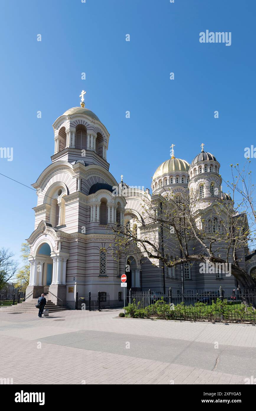 Cathédrale de la Nativité du Christ avec des dômes dorés, la plus grande église orthodoxe russe dans les États baltes, Riga, Lettonie Banque D'Images