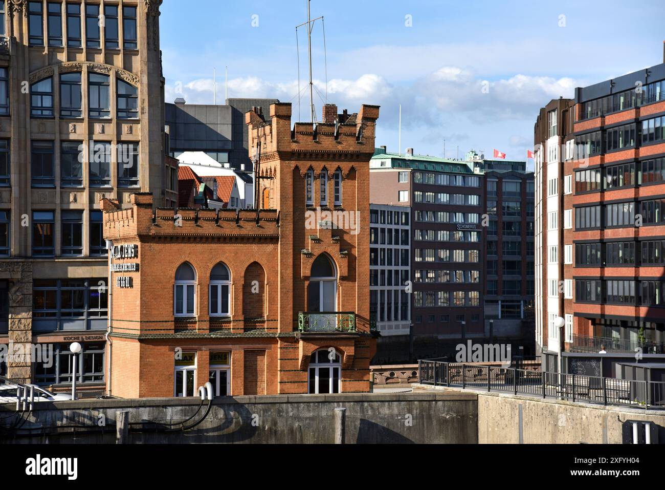 Europe, Allemagne, ville hanséatique de Hambourg, port intérieur, Kaien Hohe Brücke, écluse sur Nikolaifleet Banque D'Images