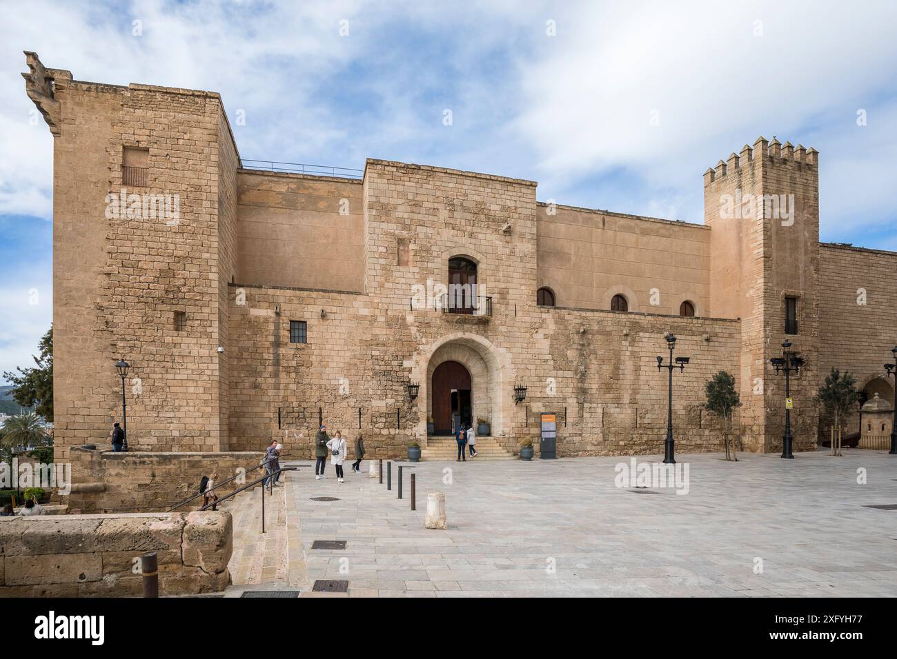 Vue sur l'entrée principale du Palais Royal la Almudaina, Palma, Majorque, Îles Baléares, Espagne, Europe Banque D'Images