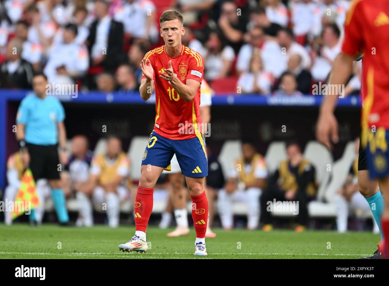 Stuttgart, Allemagne. 05 juillet 2024. Dani Olmo (10 ans), de l'Espagne, célèbre après avoir marqué le but 1-0 lors d'un match de football entre les équipes nationales d'Espagne et d'Allemagne dans la phase quart de finale du tournoi UEFA Euro 2024, le vendredi 5 juillet 2024 à Stuttgart, Allemagne . Crédit : Sportpix/Alamy Live News Banque D'Images