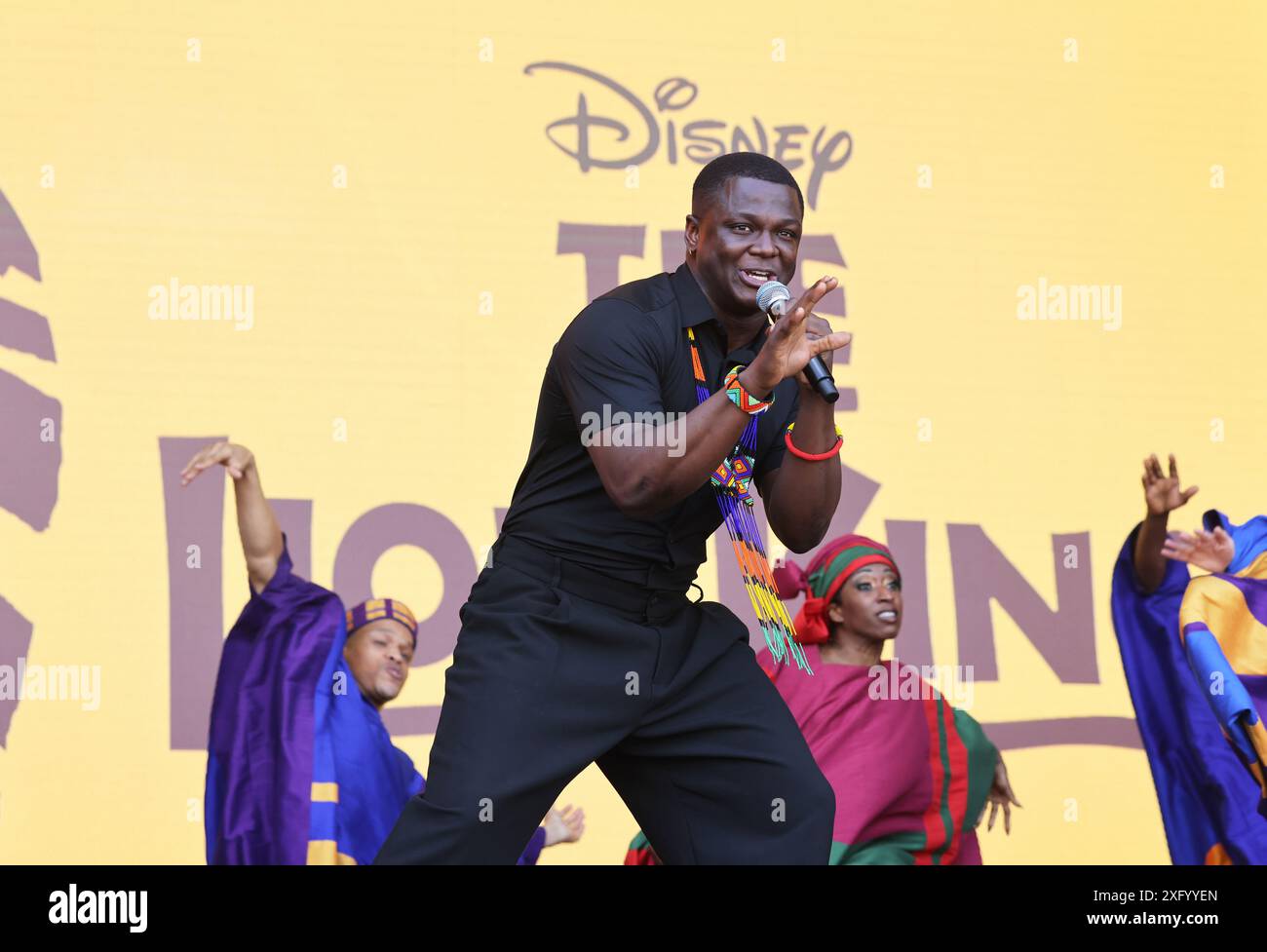 Casting du Roi Lion jouant au West End Live 2024, à Trafalgar Square, Londres, Royaume-Uni Banque D'Images