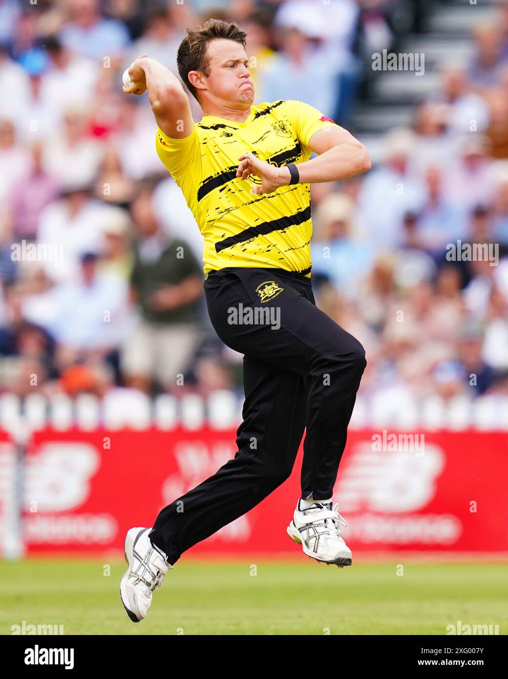 Cheltenham, Royaume-Uni, 5 juillet 2024. Le bowling Josh Shaw du Gloucestershire lors du Vitality Blast match entre le Gloucestershire et les Kent Spitfires. Crédit : Robbie Stephenson/Gloucestershire Cricket/Alamy Live News Banque D'Images