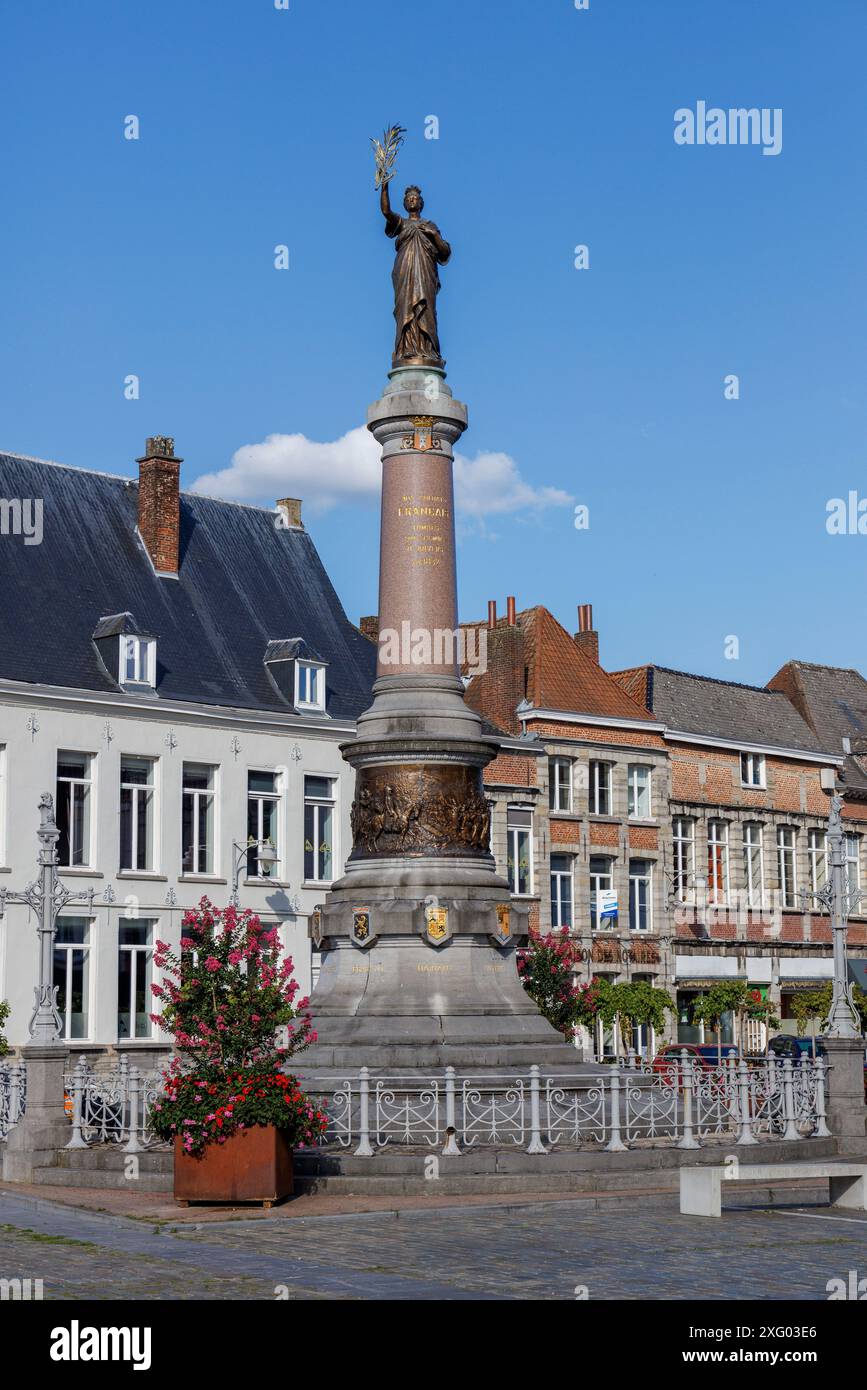 Mémorial de guerre pour les soldats français morts lors du siège d'Anvers en 1832, place de Lille, Tournai, Belgique Banque D'Images