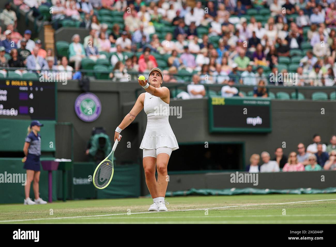 Londres, Royaume-Uni. 05 juillet 2024. 5 juillet 2024, Londres, Londres, Grande-Bretagne : Bianca Andreescu (CAN) se seve pendant les Championnats de Wimbledon (crédit image : © Mathias Schulz/ZUMA Press Wire) USAGE ÉDITORIAL SEULEMENT! Non destiné à UN USAGE commercial ! Crédit : ZUMA Press, Inc/Alamy Live News Banque D'Images