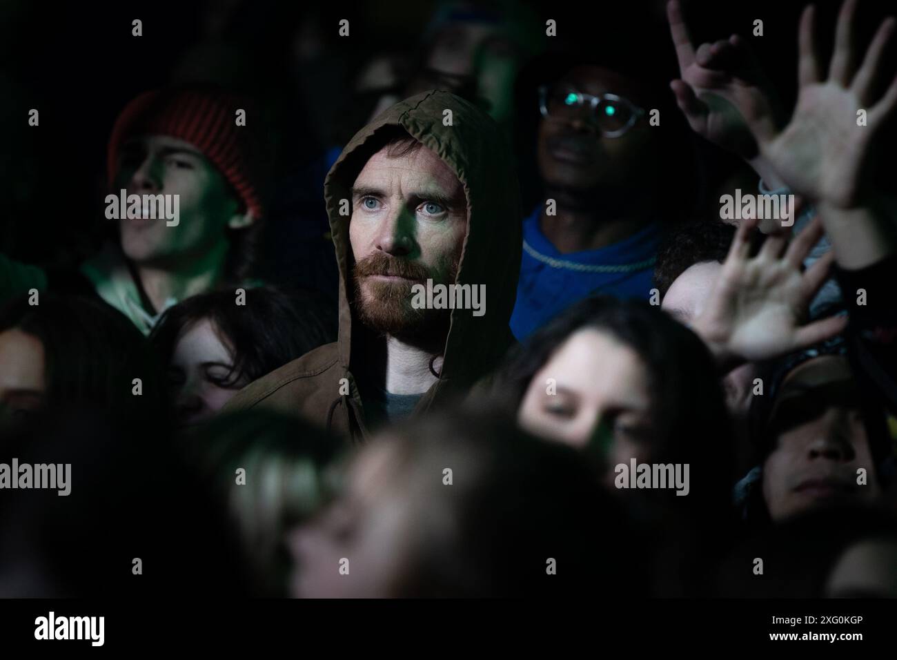 DATE DE SORTIE : 2 août 2024. TITRE : rotule. STUDIO : AC indépendant. RÉALISATEUR : Rich Peppiatt. INTRIGUE : lorsque le destin amène JJ, professeur de Belfast, dans l'orbite de Naoise et Liam OG, « low Life Scum », confessés, l'aiguille tombe sur un numéro hip hop comme aucun autre. Rapper dans leur irlandais natal, ils mènent un mouvement pour sauver leur langue maternelle. EN VEDETTE : MICHAEL FASSBENDER dans le rôle d'Arlo O Caireallain. (Crédit image : © AC Independent/Entertainment Pictures/ZUMAPRESS.com) USAGE ÉDITORIAL UNIQUEMENT ! Non destiné à UN USAGE commercial ! Banque D'Images