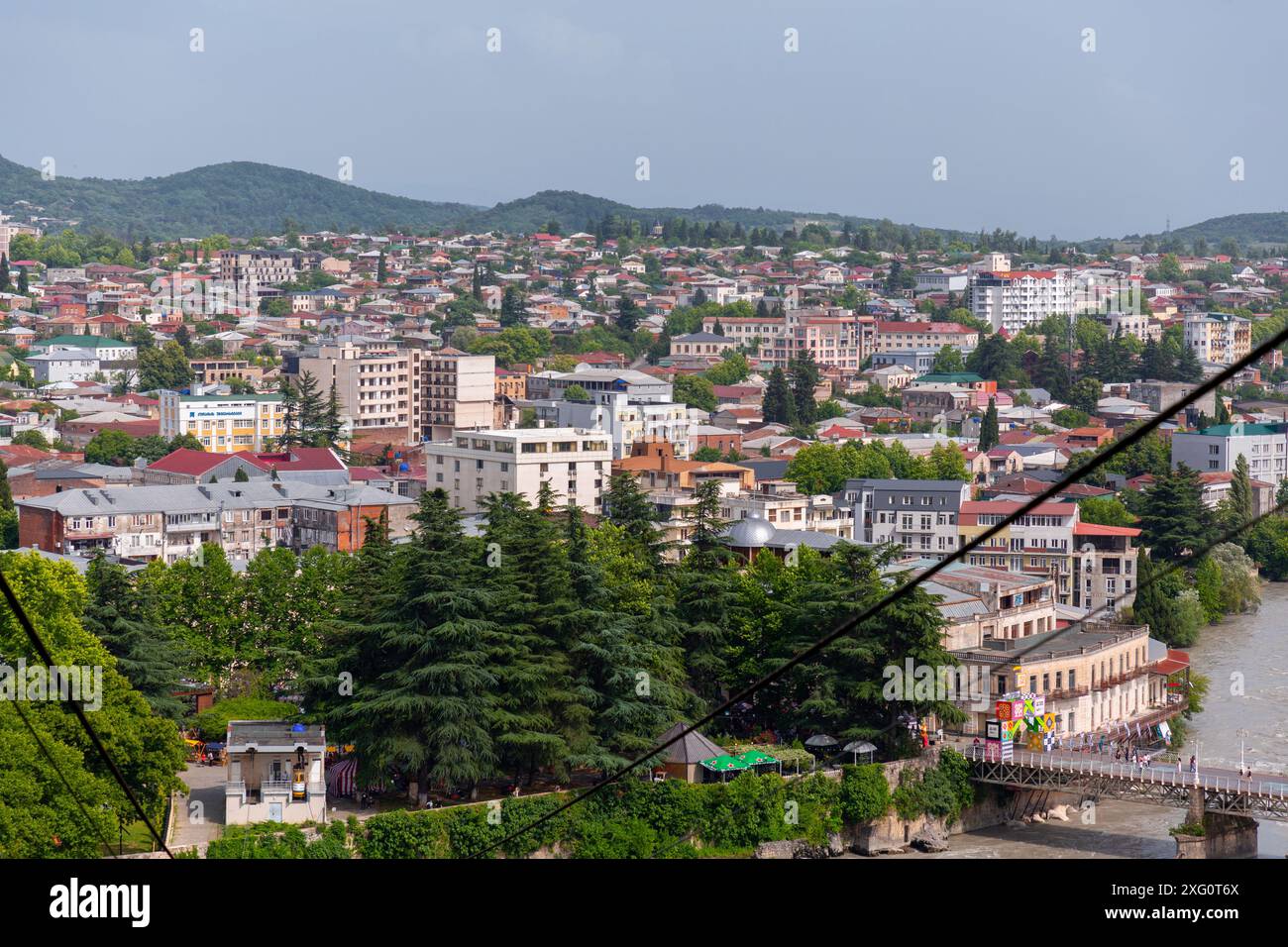 Kutaisi, Géorgie - 15 juin 2024 : vue panoramique aérienne de la ville de Kutaisi, région d'Imereti en Géorgie. Banque D'Images
