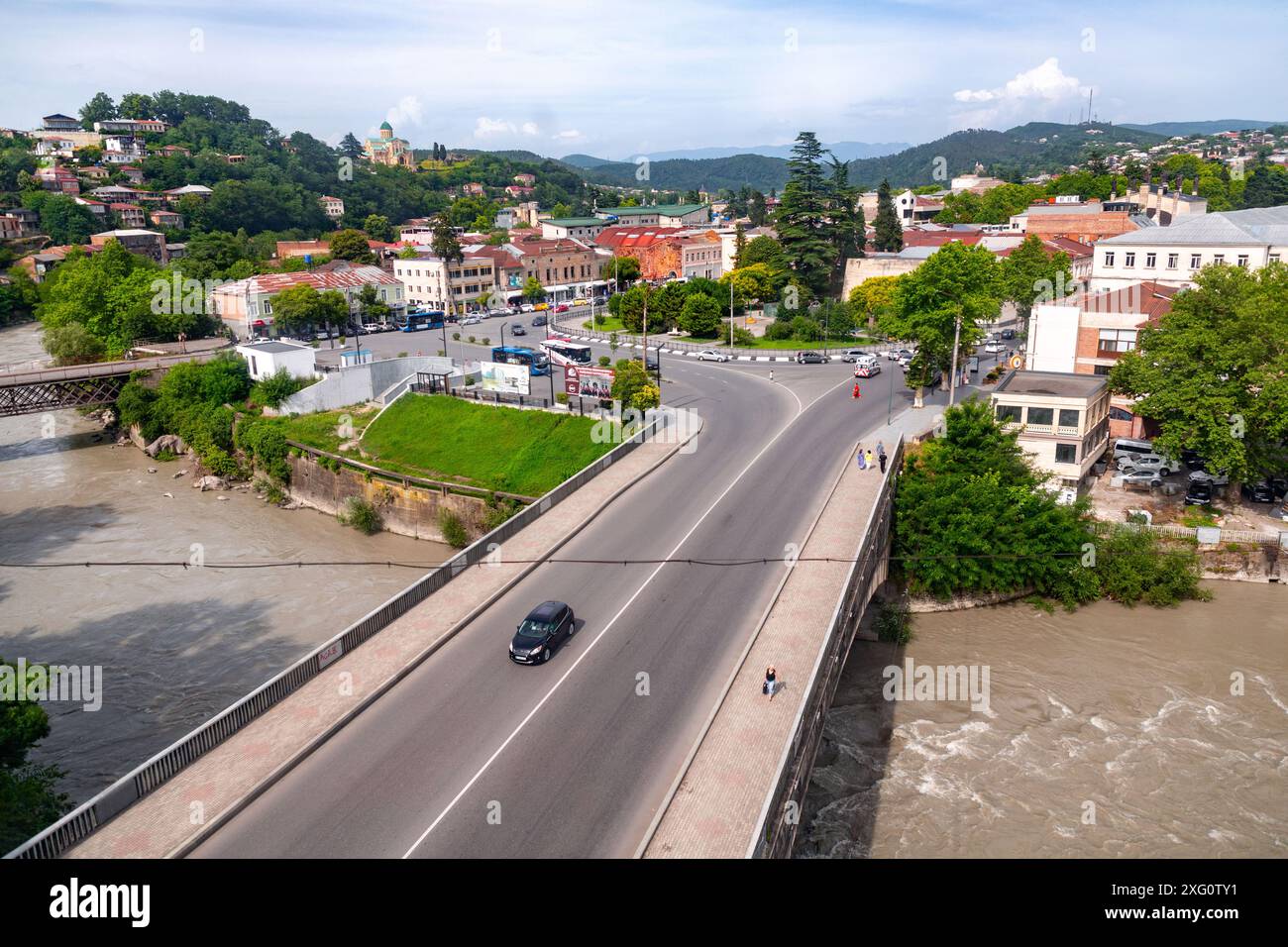 Kutaisi, Géorgie - 15 juin 2024 : vue panoramique aérienne de la ville de Kutaisi, région d'Imereti en Géorgie. Banque D'Images