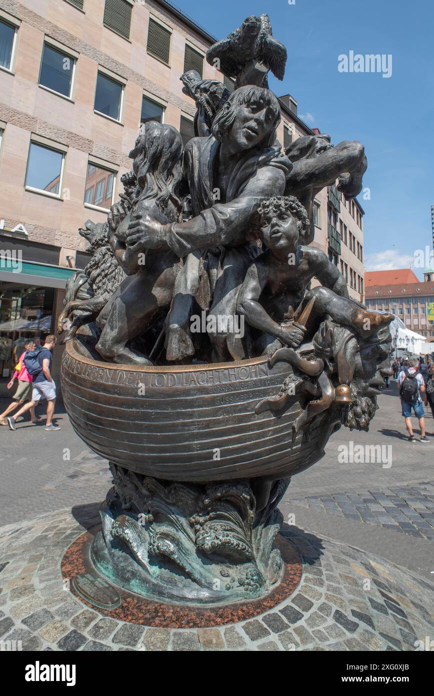 Sculpture, le navire des fous, une œuvre du sculpteur Juergen Weber, décédé en 2007, Plobenhofstrasse 10, Nuremberg, moyenne Franconie, Bavière Banque D'Images