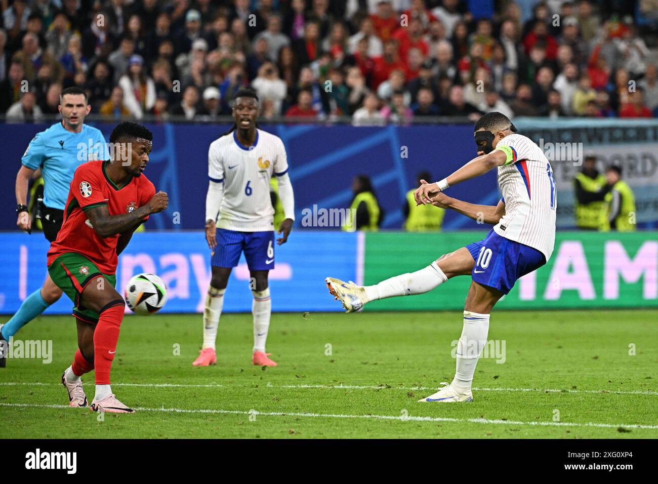 Hambourg, Allemagne. 6 juillet 2024. Kylian Mbappé de France lors de l'UEFA EURO 2024 - quarts de finale - Portugal vs France au Volksparkstadion. Crédit : Meng Gao/Alamy Live News Banque D'Images