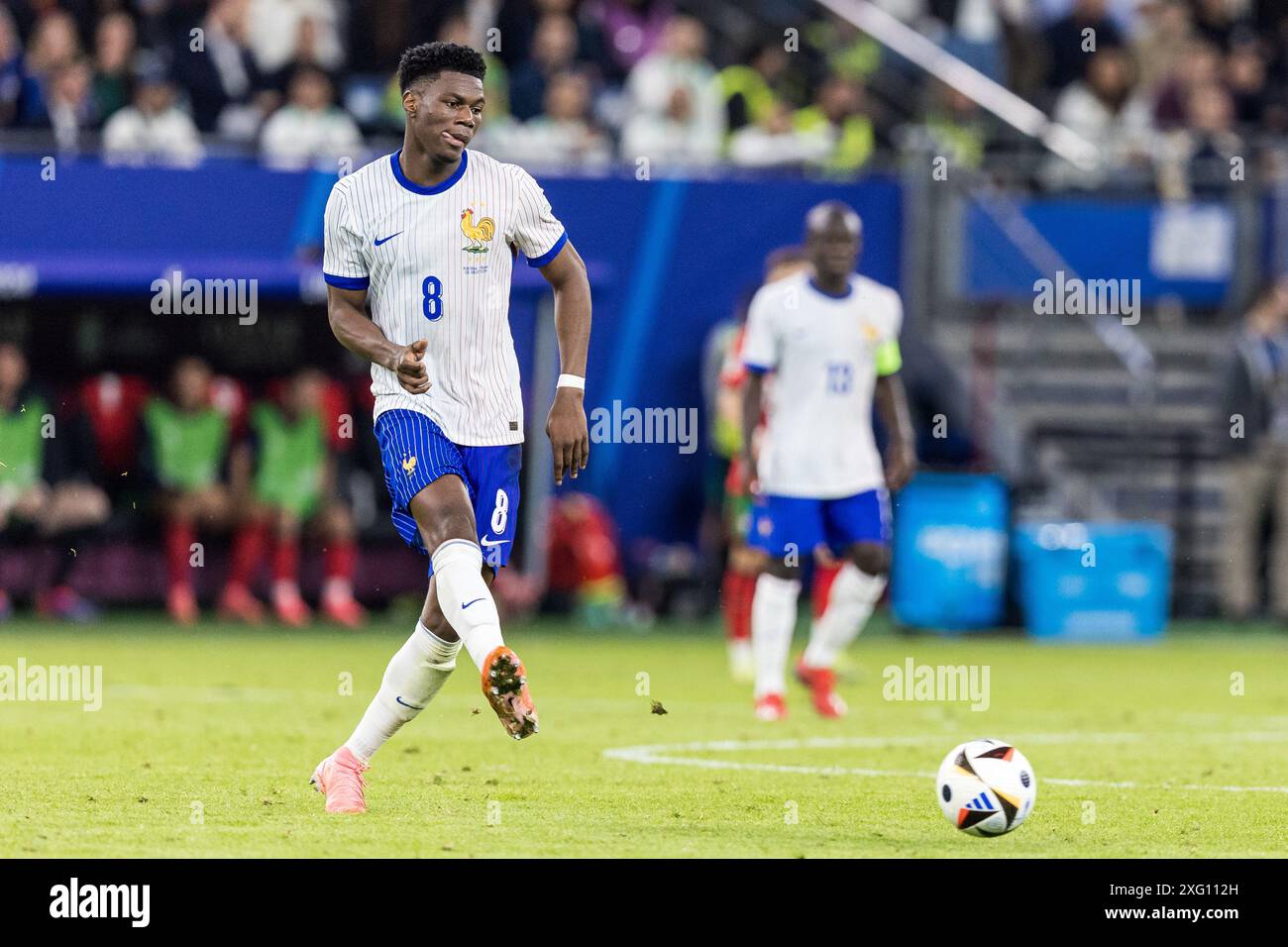 Volksparkstadion, Hambourg, Allemagne. 5 juillet 2024. Euro 2024 Quarter final Football, Portugal contre France ; Aurelien Tchouameni (FRA) joue le ballon avant crédit : action plus Sports/Alamy Live News Banque D'Images