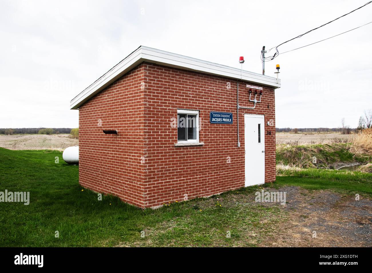 Pompe Jacques Proulx à l'aqueduc QC 132 à Baie-du-Febvre, Québec, Canada Banque D'Images