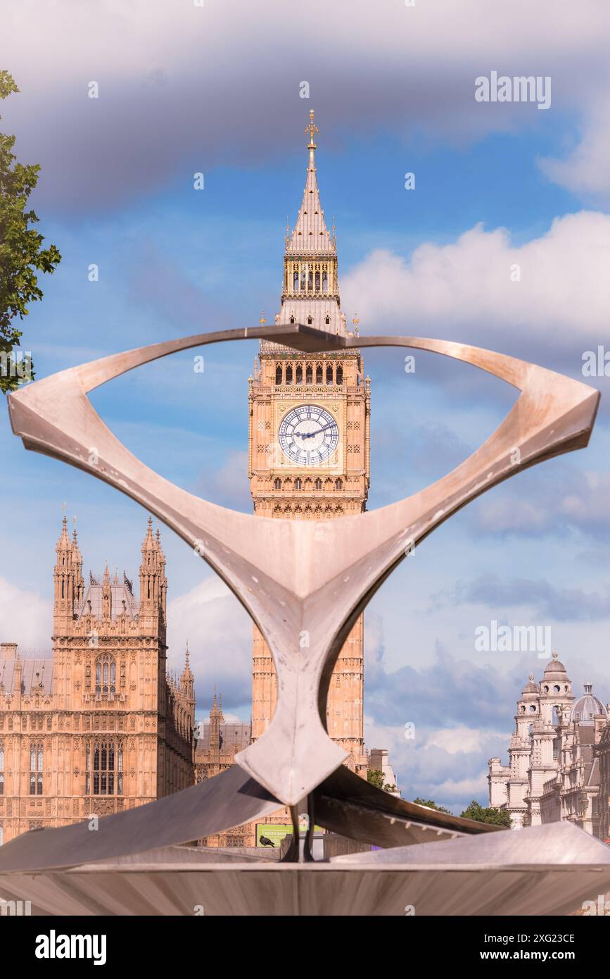 Big Ben avec statues photographie Banque D'Images