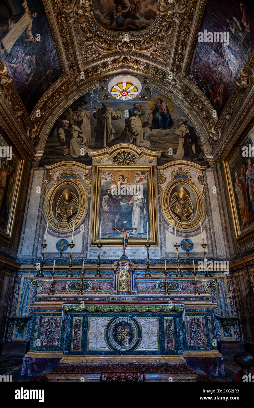 Trisulti Charterhouse est un monastère situé dans la municipalité de Collepardo, dans la province de Frosinone. Il est reconnu monument national Banque D'Images