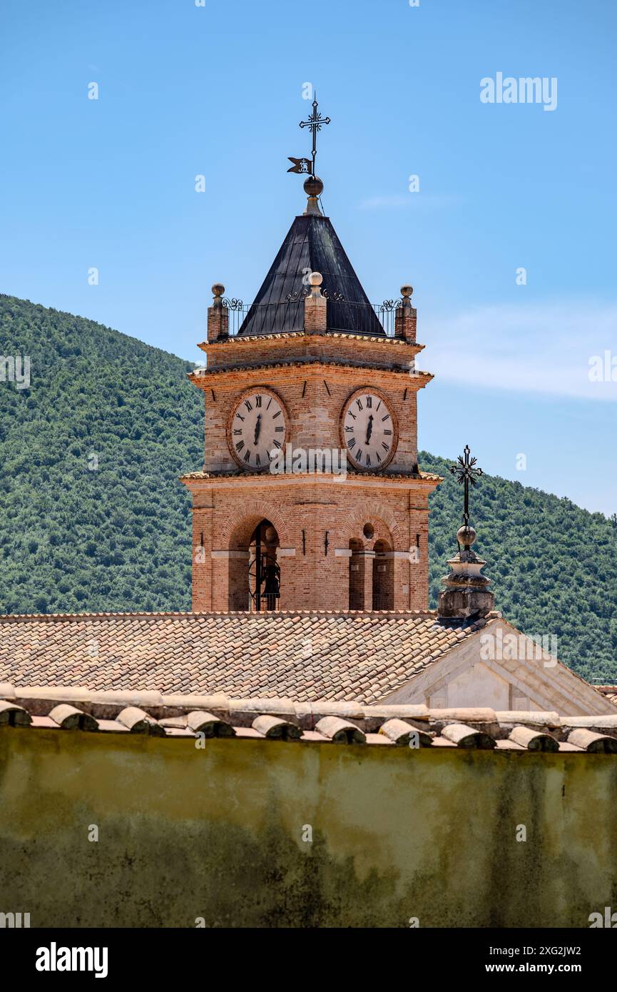 Trisulti Charterhouse est un monastère situé dans la municipalité de Collepardo, dans la province de Frosinone. Il est reconnu monument national Banque D'Images