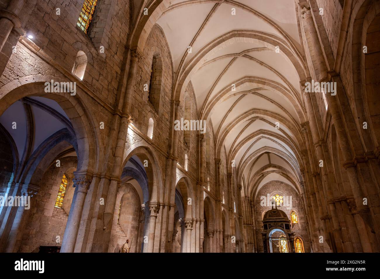 C'est l'un des monastères italiens les plus importants de l'architecture gothique cistercienne. Il a été construit en 1203 et consacré en 1217. Banque D'Images