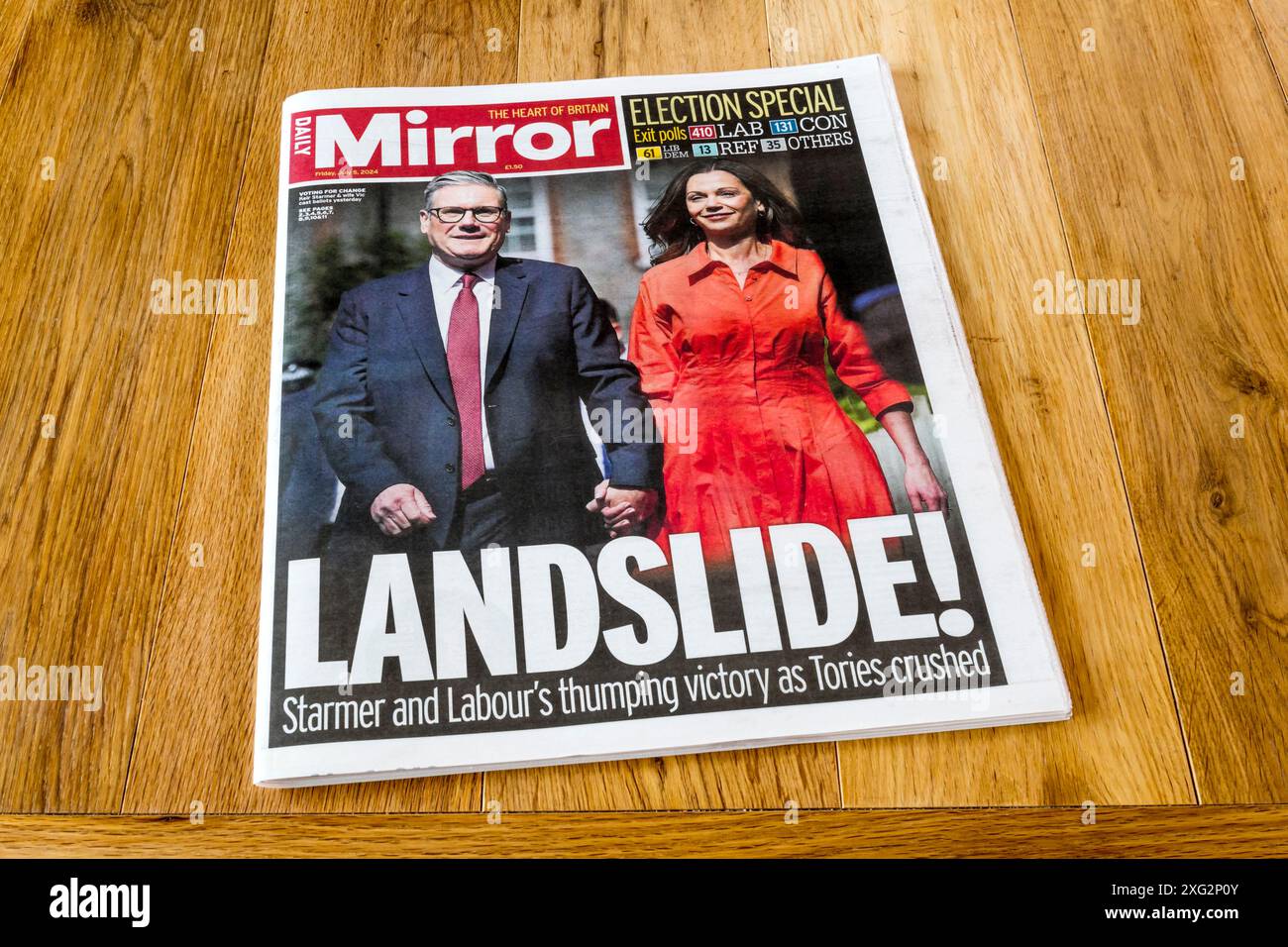 5 juillet 2024. Au lendemain de la victoire du Parti travailliste aux élections générales, le titre de la première page du Daily Mirror est Landslide! Banque D'Images