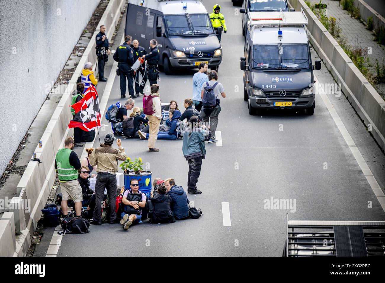 LA HAYE - les activistes climatiques A12 à la Haye bloquent à nouveau l'A12.ROBIN UTRECHT pays-bas Out - belgique Out Credit : ANP/Alamy Live News Banque D'Images