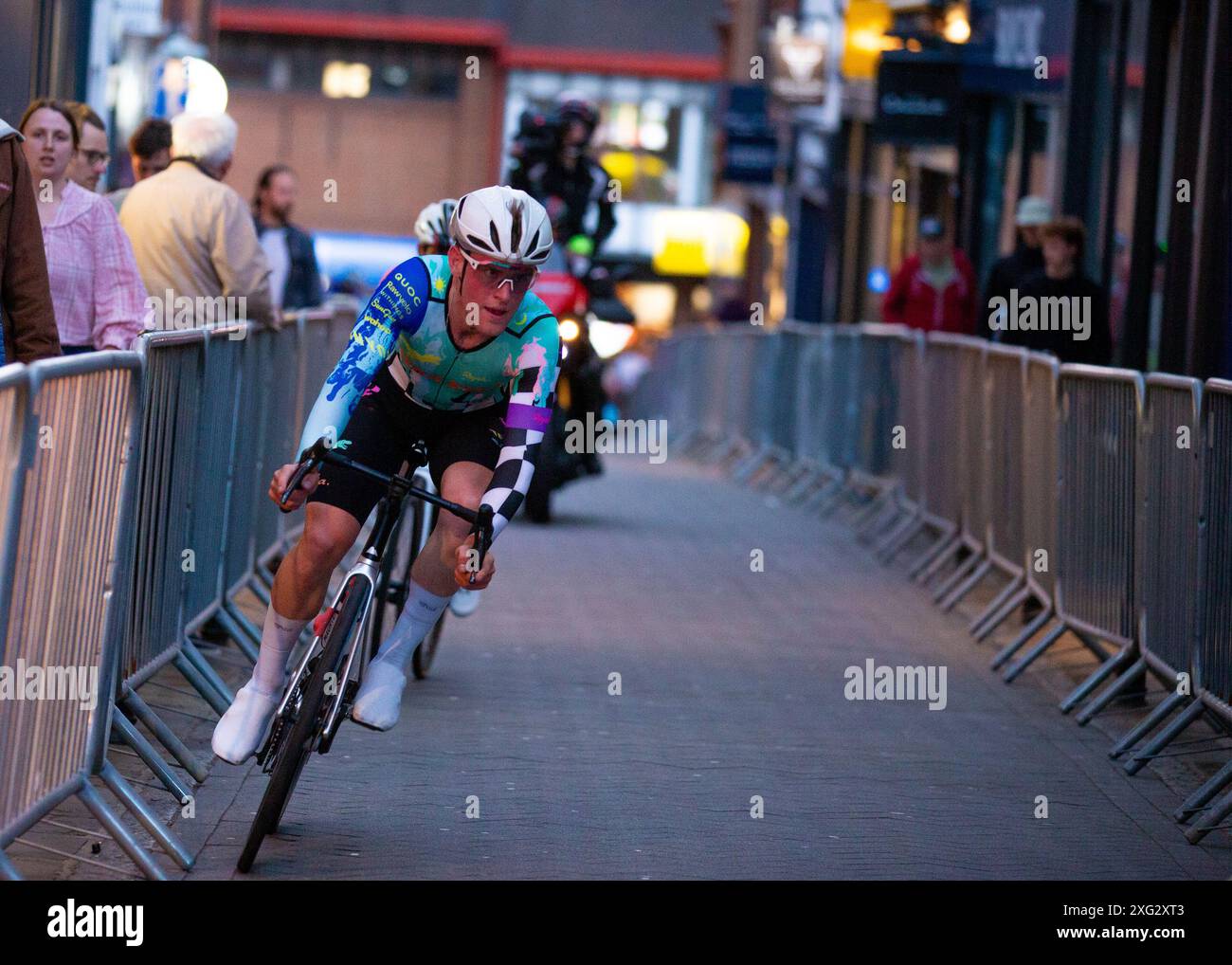 Robert Scott de TEKKERZ CC creusant profondément pendant son effort solo sur son chemin pour gagner les Crits de Guildford, Angleterre, 3 juillet 2024, crédit : Chris Walli Banque D'Images